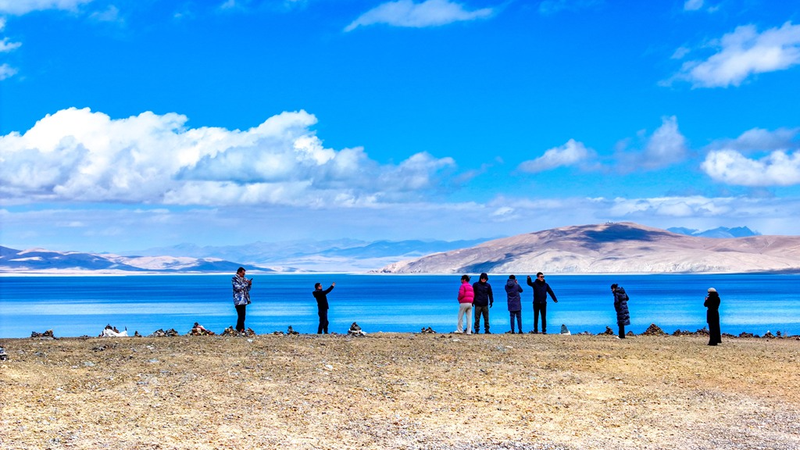 Azure_Waters_of_Lake_Lhanag_tso__A_High_Altitude_Fairyland