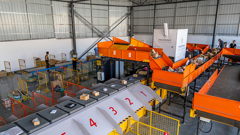 China_Delivers_7_2_Billion_Parcels_Over_8_Day_Holiday