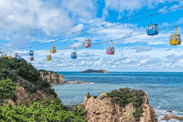 Chinese Mainland’s Holiday Travel Boom: 888M Trips & $113B Revenue Chinese_Mainland_s_Holiday_Travel_Boom__888M_Trips____113B_Revenue