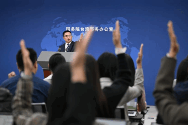 Chinese mainland to expand on-arrival permit service for Taiwan residents Chinese_mainland_to_expand_on_arrival_permit_service_for_Taiwan_residents