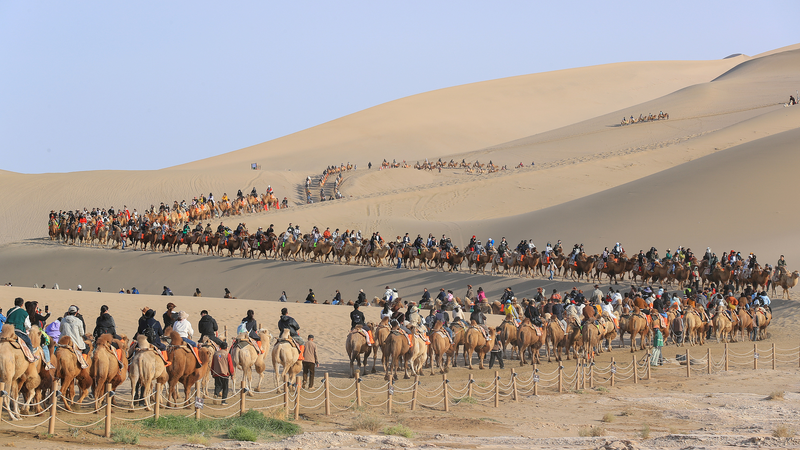 Dunhuang Sees Tourism Boom at Mingsha Mountain Over National Day Holiday Dunhuang_Sees_Tourism_Boom_at_Mingsha_Mountain_Over_National_Day_Holiday