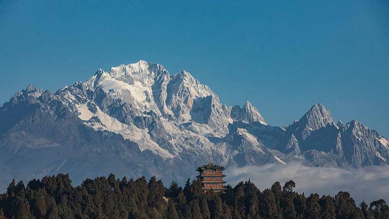 Gentle_Gaze_at_Yulong_Snow_Mountain_s_Majestic_Peaks_poster - My Global News: Voices of a New Era Gentle_Gaze_at_Yulong_Snow_Mountain_s_Majestic_Peaks video poster