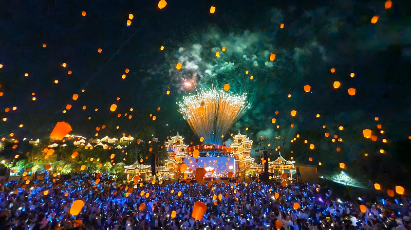 Gexian Village Glows with a Thousand Lanterns in Jiangxi Gexian_Village_Glows_with_a_Thousand_Lanterns_in_Jiangxi