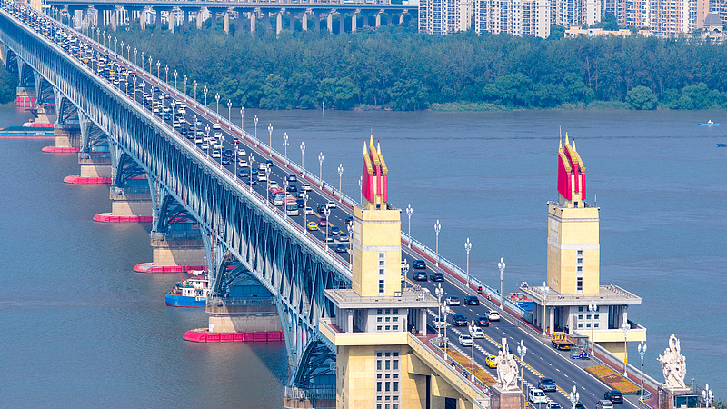 Marvel at Nanjing’s Iconic Double-Deck Yangtze Bridge video poster