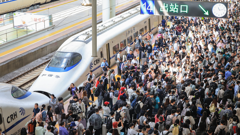 Holiday Boom: Travel and Smart Consumption Soar in the Chinese mainland Holiday_Boom__Travel_and_Smart_Consumption_Soar_in_the_Chinese_mainland