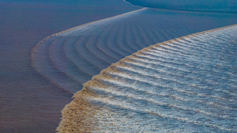 Qiantang River Tidal Bore Peaks Oct 8-9: Nature’s Majestic Wave Qiantang River Tidal Bore Peaks Oct 8-9: Nature’s Majestic Wave video poster