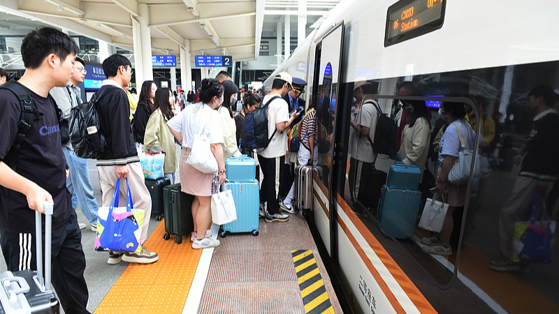 China’s Railways Record 3.54B Trips, 6% Growth in Q1–Q3 China’s Railways Record 3.54B Trips, 6% Growth in Q1–Q3