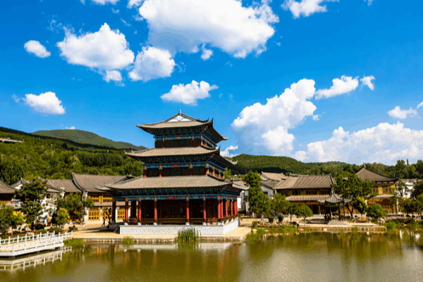 Jianchuan Wood Carving Art Town: A Spring Oasis in Yunnan Jianchuan_Wood_Carving_Art_Town__A_Spring_Oasis_in_Yunnan video poster