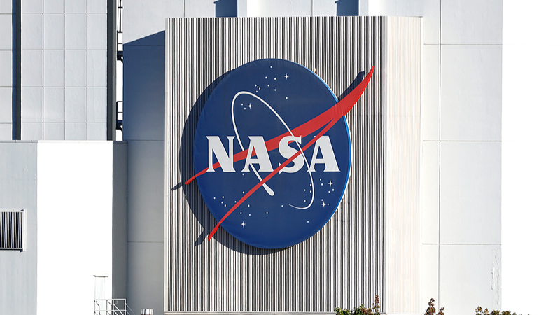 NASA Reopens Lunar Lander Race as SpaceX Hits Delays NASA_Reopens_Lunar_Lander_Race_as_SpaceX_Hits_Delays