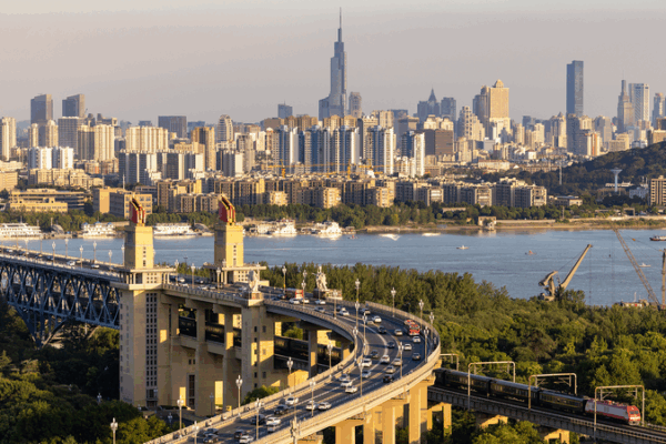 Nanjing Yangtze River Bridge: A Marvel of Engineering and Resilience Nanjing_Yangtze_River_Bridge__A_Marvel_of_Engineering_and_Resilience video poster