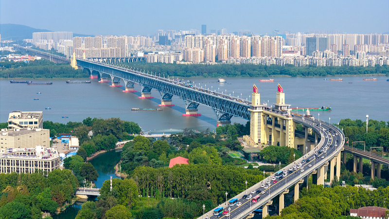 Nanjing Yangtze River Bridge: Chinese mainland’s First Double-Deck Road-Rail Wonder Nanjing_Yangtze_River_Bridge__Chinese_mainland_s_First_Double_Deck_Road_Rail_Wonder video poster