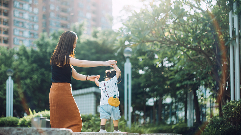 New_Books_Highlight_Xi_Jinping_s_Discourses_on_Women___Families