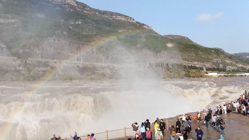 Rainbow_Arch_at_Hukou_Waterfall_Dazzles_Visitors video poster