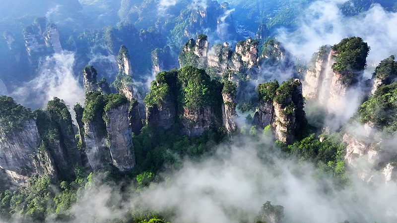 Six Wonders Pavilion: A Sky-High Window into Zhangjiajie’s Majestic Beauty Six_Wonders_Pavilion__A_Sky_High_Window_into_Zhangjiajie_s_Majestic_Beauty video poster