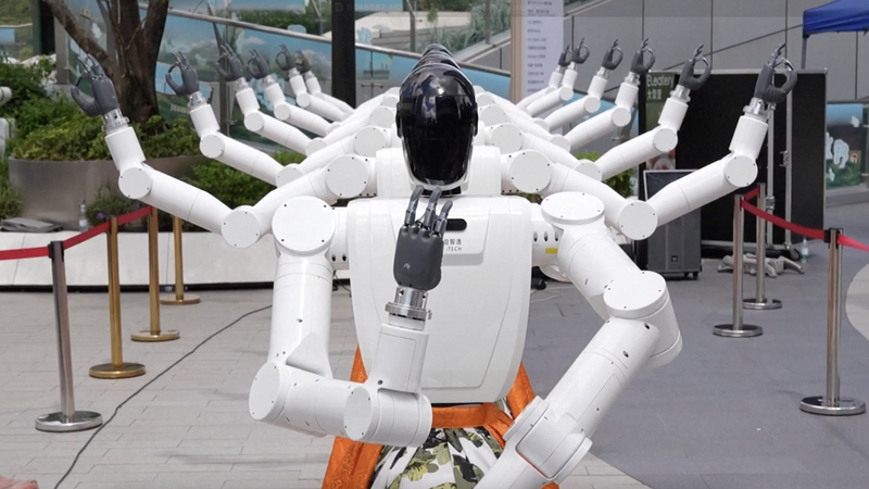 Smart_Robots_and_Drones_Light_Up_National_Day_Festivities