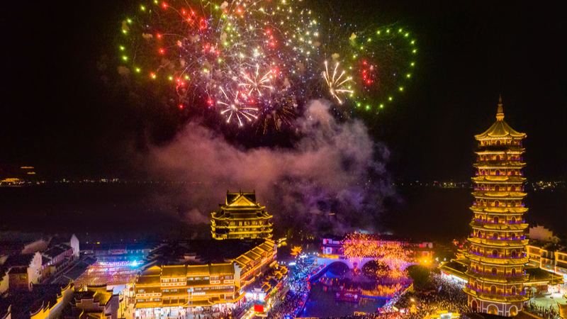 Spectacular Fireworks & Light Shows Dazzle Huzhou’s Taihu Ancient Town Spectacular_Fireworks___Light_Shows_Dazzle_Huzhou_s_Taihu_Ancient_Town