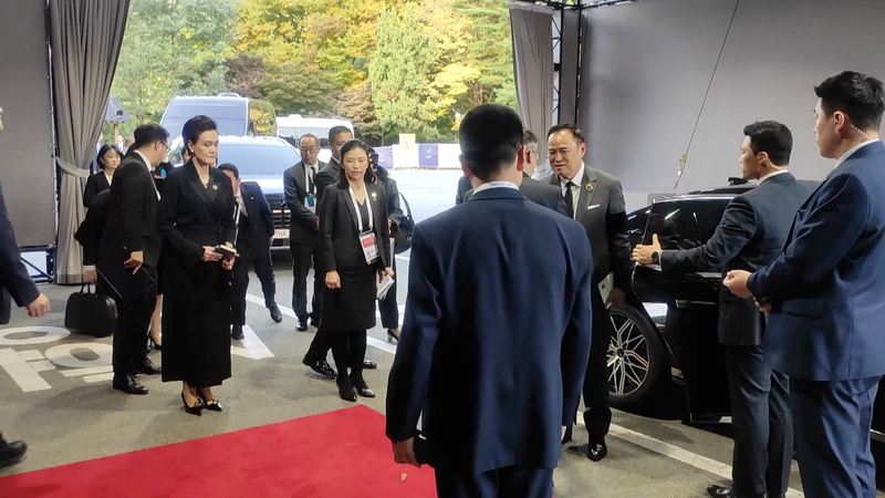 Thai PM Anutin Touches Down in Gyeongju for Talks with Xi Jinping Thai_PM_Anutin_Touches_Down_in_Gyeongju_for_Talks_with_Xi_Jinping video poster