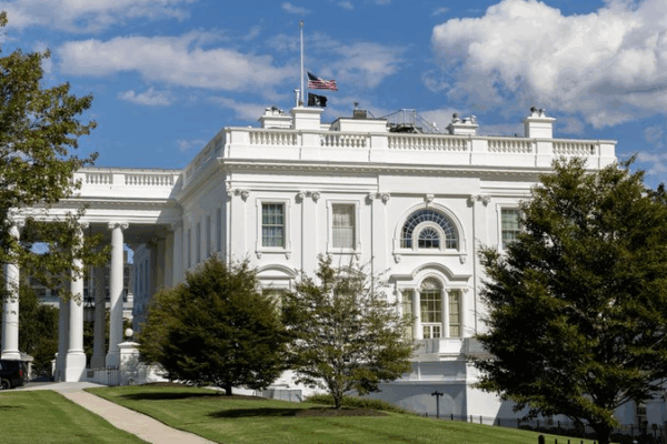 US Shutdown Grounds Flights, Erodes Public Trust US_Shutdown_Grounds_Flights__Erodes_Public_Trust