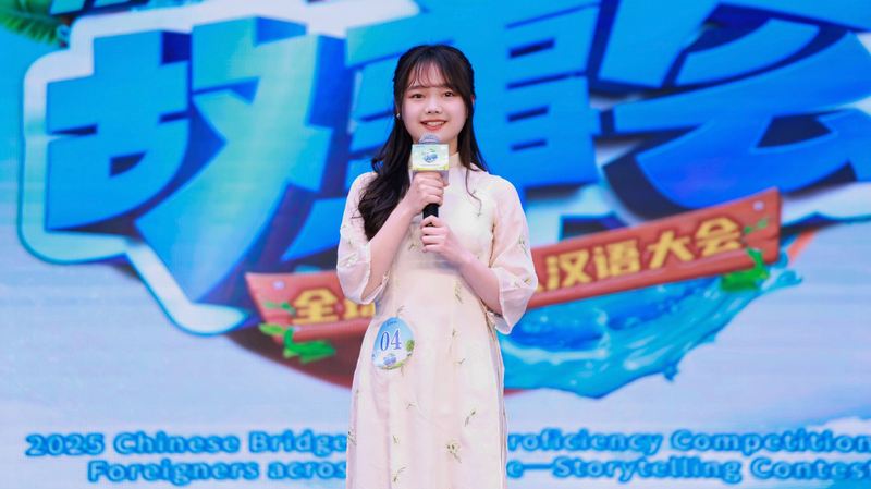 Vietnamese Student Bridges Cultures Through Her Lens Vietnamese_Student_Bridges_Cultures_Through_Her_Lens