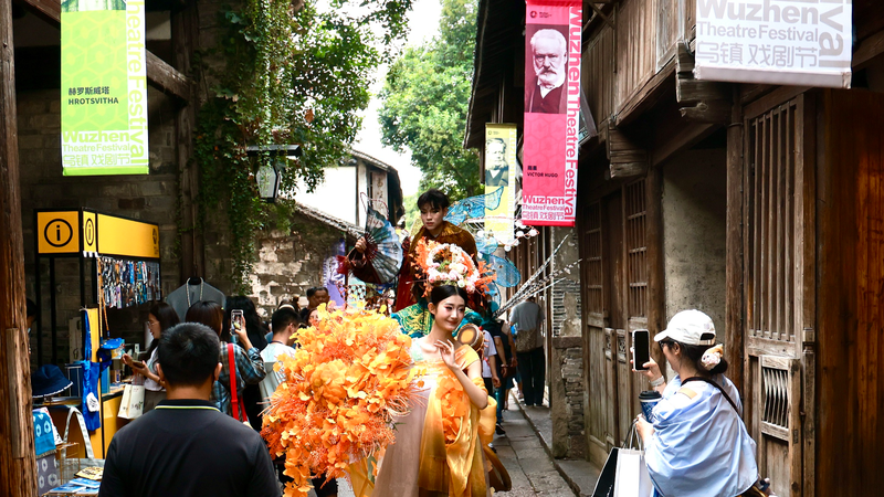 Wuzhen Theatre Festival Lights Up Ancient Town with ‘Fu Yao’ Carnival Wuzhen_Theatre_Festival_Lights_Up_Ancient_Town_with__Fu_Yao__Carnival video poster