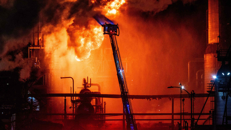Massive Blaze Rocks Chevron’s El Segundo Refinery Massive Blaze Rocks Chevron’s El Segundo Refinery