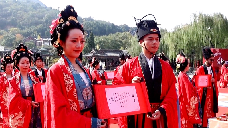 3KE1VKCV9C8KEC68QY5K - My Global News: Voices of a New Era Global Couples Say ‘I Do’ in Xi’an Hanfu Wedding video poster