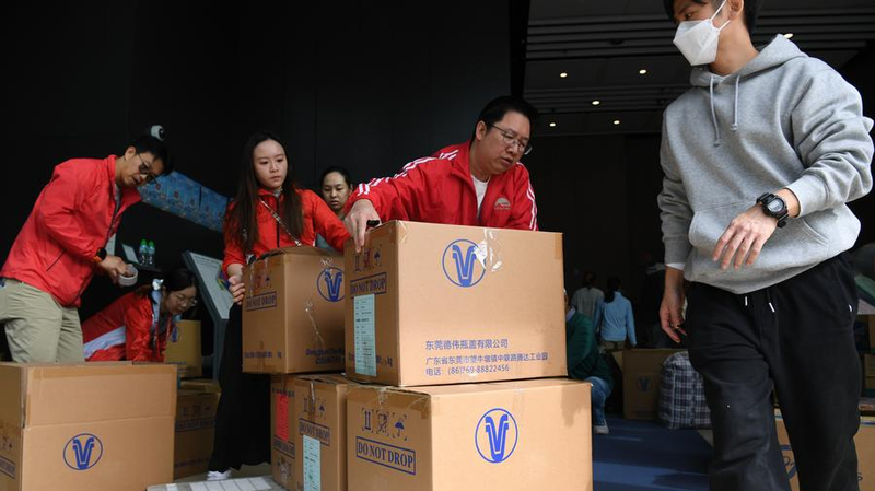 Chinese_mainland_Rallies_to_Aid_Hong_Kong_After_Devastating_Fire