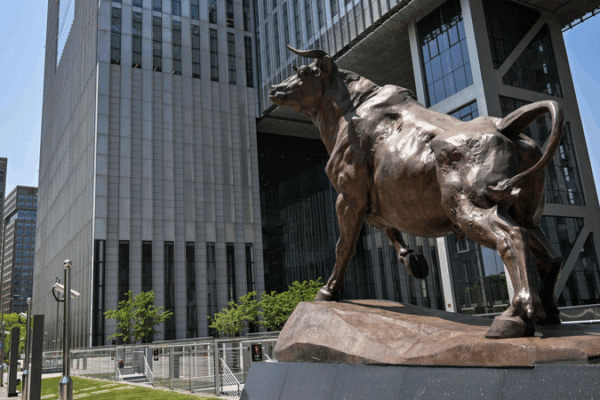 Foreign_Investors_Bet_Big_on_China_Tech_as_A_Shares_Top_3_5T_Yuan