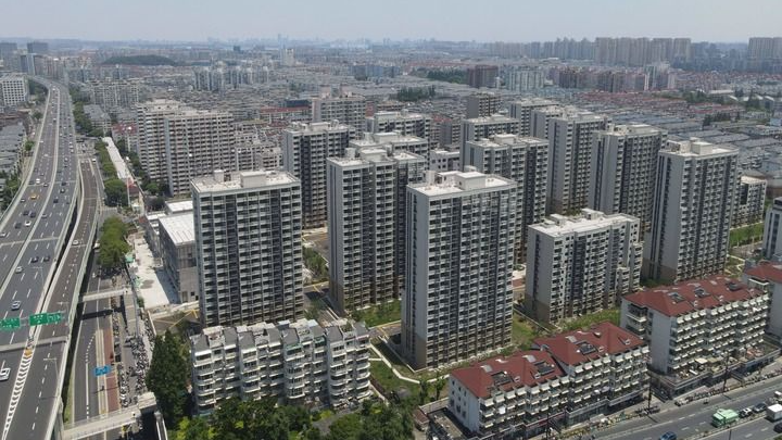 Goodbye_Chamber_Pots__Shanghai_s_Modern_Urban_Makeover