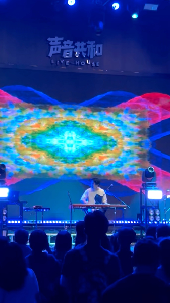 Guangzhou_s_Daylight_Splendor_and_Electric_Nightlife video poster