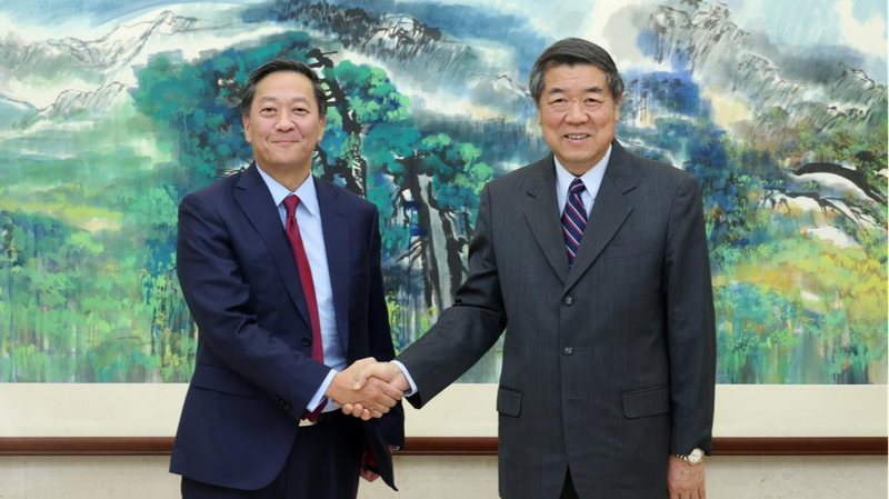 He_Lifeng_Meets_KKR_Co_CEO_Joseph_Bae_to_Strengthen_Investment_Ties