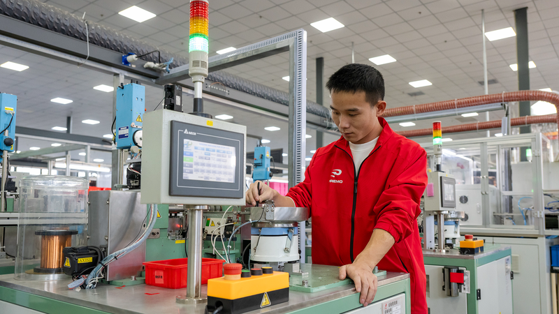 High_Tech_Manufacturing_Powers_Chinese_Mainland_s_Industrial_Growth