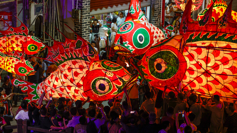 How_a_Glowing_Fish_Lantern_Became_a_Global_Cultural_Sensation