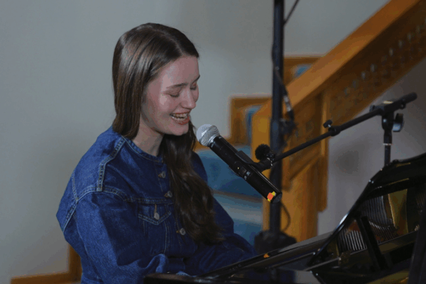 Norwegian_Singer_Sigrid_Makes_China_Debut__Explores_Local_Music_Culture video poster