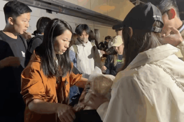 Residents_Rally_After_Deadliest_Fire_in_Hong_Kong_s_Tai_Po video poster