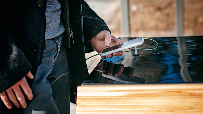 UAE_Warns_Travelers_of_Data_Theft_Risks_at_Public_Charging_Stations