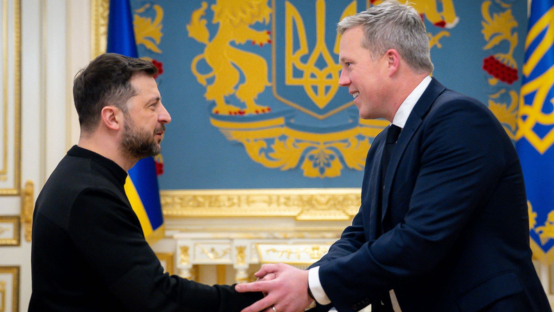 US_Army_Secretary_Meets_Zelenskyy_as_Russia_Seizes_Strategic_Kupyansk