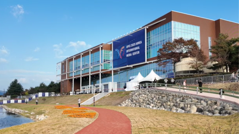 Xi_Jinping_Calls_for_Stronger_Asia_Pacific_Cooperation_at_APEC_Summit