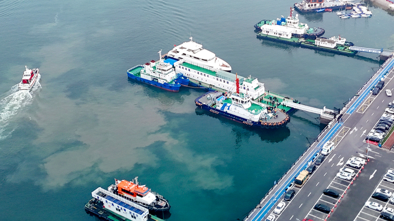 China’s First Hydrogen-Electric Tugboat Begins Operations at Qingdao Port