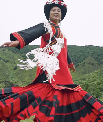 Reborn Bridal Legends: Yi Culture’s Gowns Get a Modern Makeover video poster