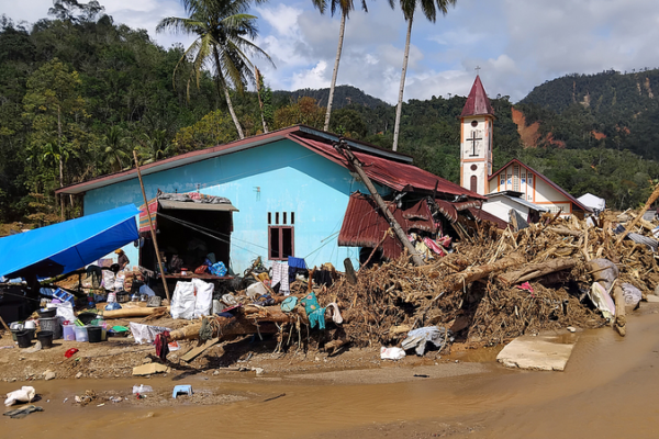 Asia_News_Wrap__Over_1_200_Dead_in_Devastating_Floods