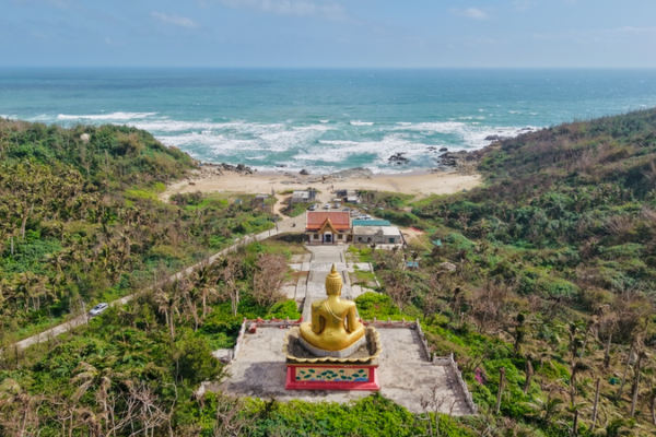 Sea-Facing Buddha Shines at Hainan’s Foguang Temple