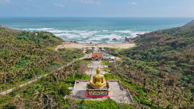 Sea-Facing Buddha Shines at Hainan’s Foguang Temple