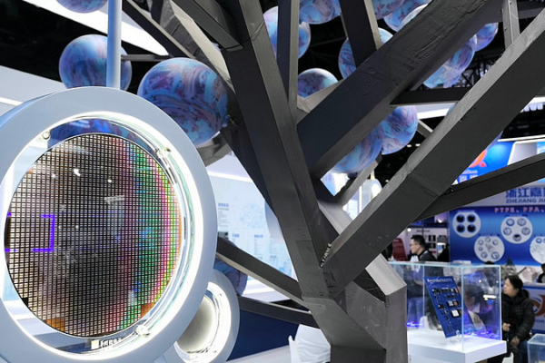 Chinese_Mainland_Pushes_Back_on_US_Semiconductor_Tariffs