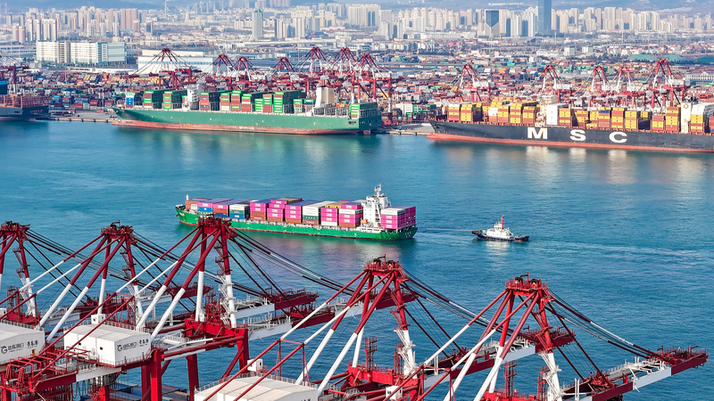 Chinese_mainland_s_Trade_Surplus_Tops__1_Trillion_in_2025