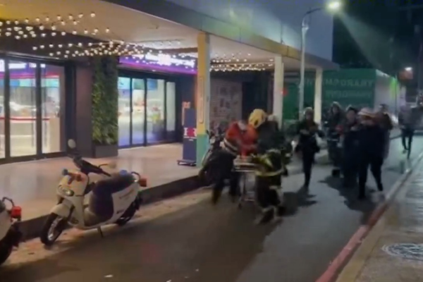 Exclusive_Footage__Knife_Attack_Near_Taipei_MRT_Leaves_3_Dead__9_Injured video poster