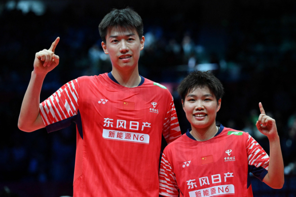 Feng_and_Huang_Clinch_BWF_World_Tour_Finals_Mixed_Doubles_Crown_in_Hangzhou