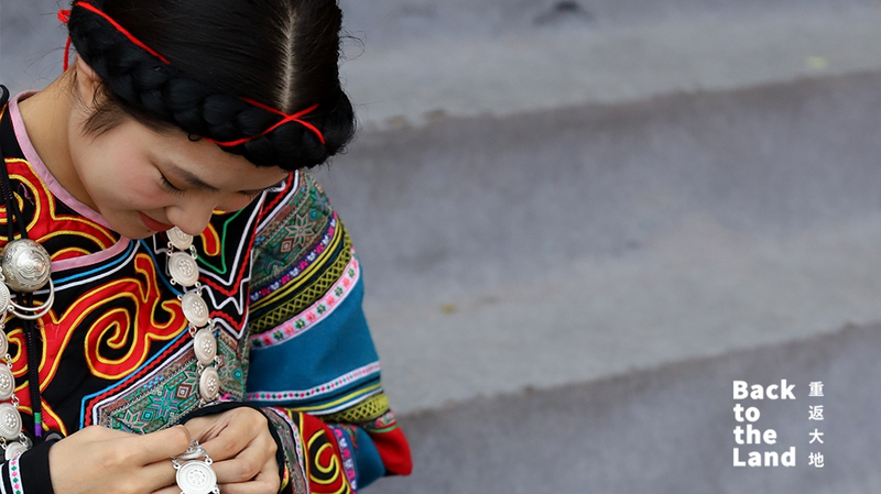 Handcrafted_Heritage__The_Timeless_Art_of_Yi_Silver_Ornaments