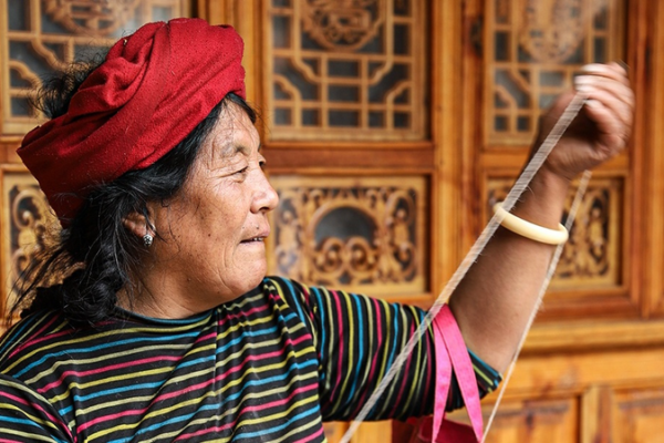 How_Mosuo_Weaving_Weaves_Culture_into_Daily_Life_at_Lugu_Lake