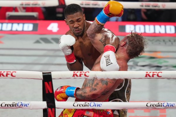 Joshua_knocks_out_Paul_in_sixth_round_Miami_showdown